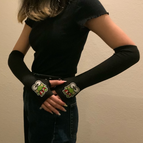 Cinnamoroll Adorned Fingerless Gloves - Picture 2 of 4